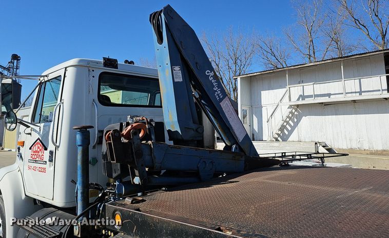 image for item DO4227 1999 International 8100  flatbed truck