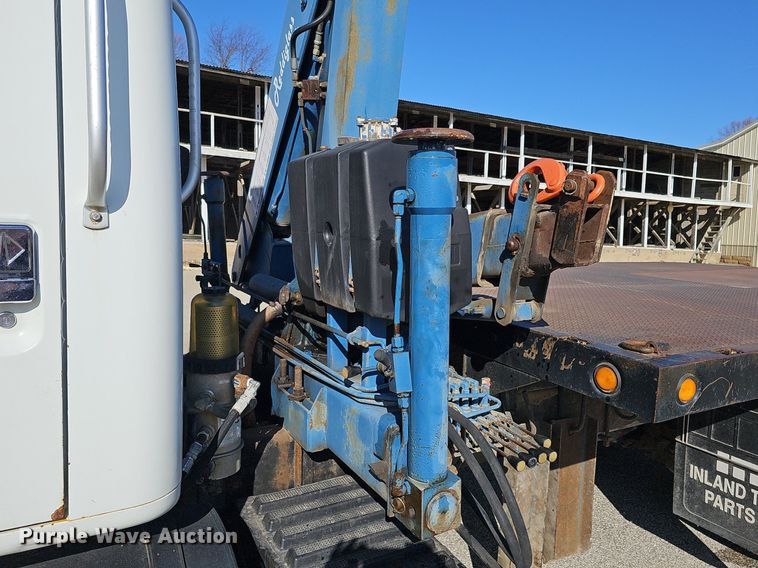 image for item DO4227 1999 International 8100  flatbed truck