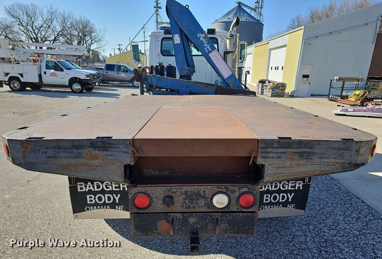 image for item DO4227 1999 International 8100  flatbed truck