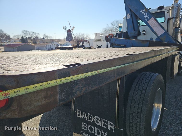 image for item DO4227 1999 International 8100  flatbed truck