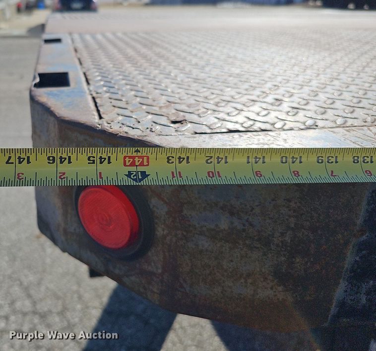 image for item DO4227 1999 International 8100  flatbed truck