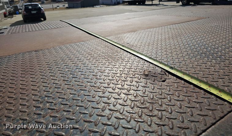 image for item DO4227 1999 International 8100  flatbed truck