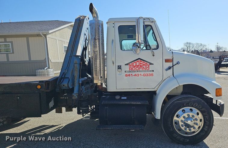 image for item DO4227 1999 International 8100  flatbed truck
