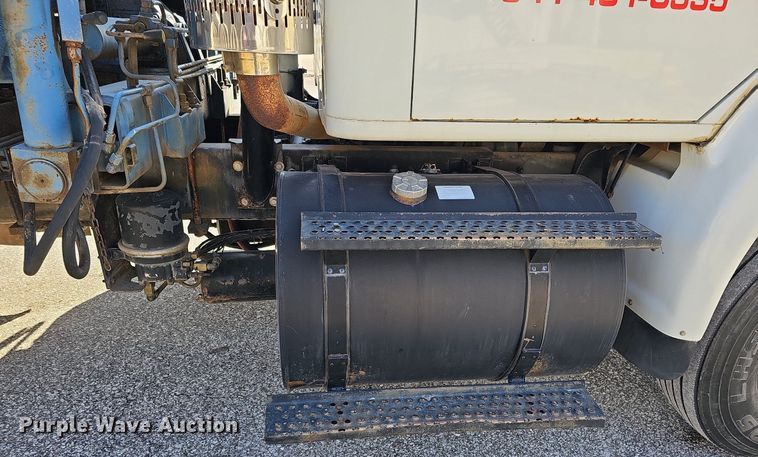 image for item DO4227 1999 International 8100  flatbed truck