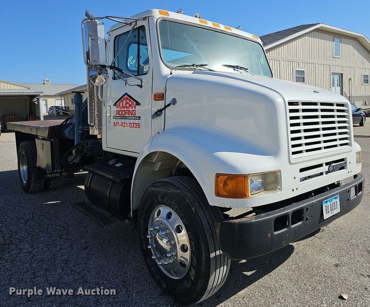 image for item DO4227 1999 International 8100  flatbed truck
