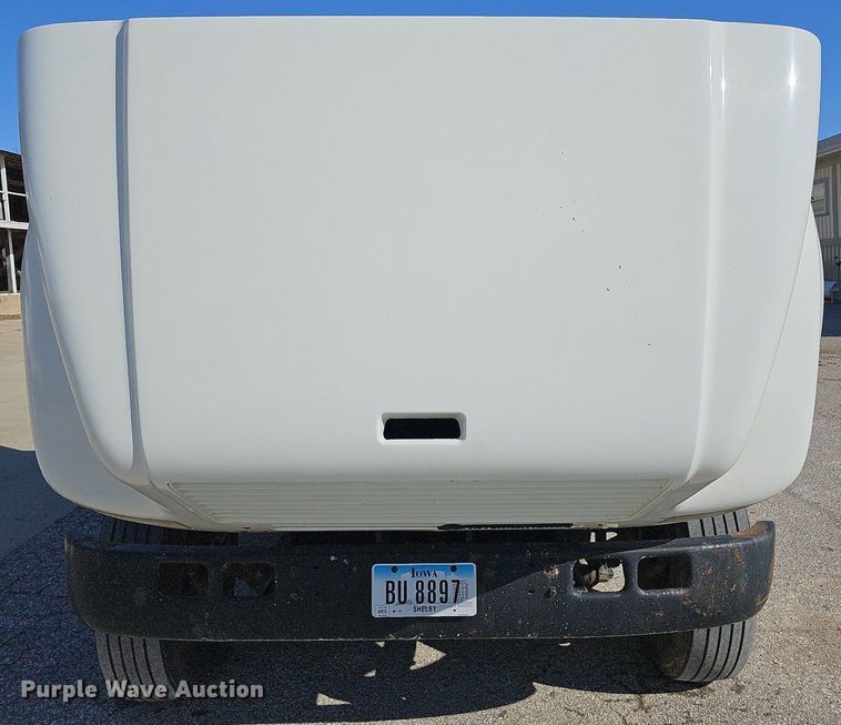 image for item DO4227 1999 International 8100  flatbed truck