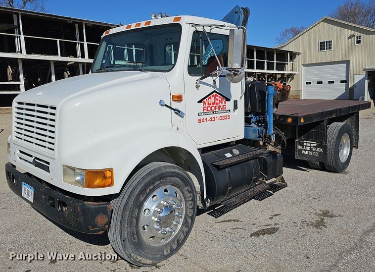 image for item DO4227 1999 International 8100  flatbed truck