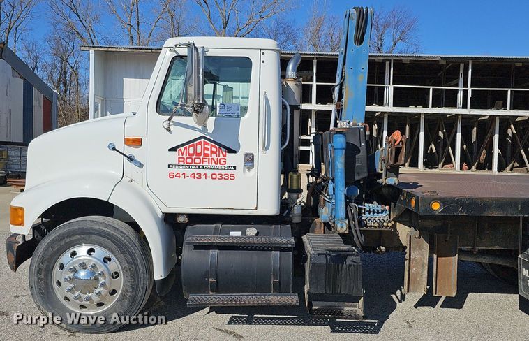 image for item DO4227 1999 International 8100  flatbed truck