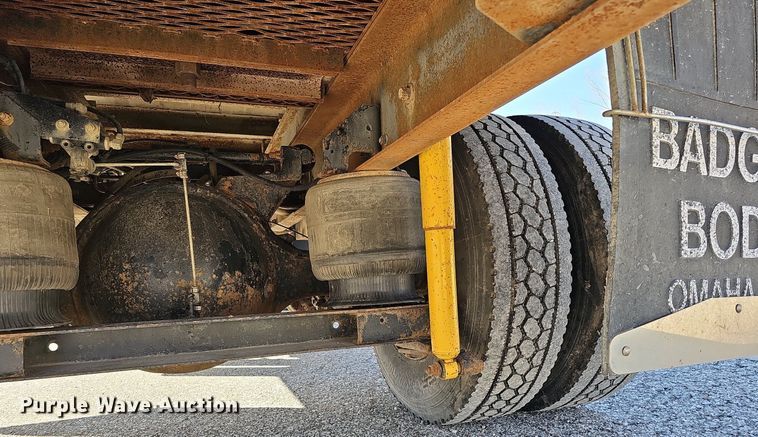 image for item DO4227 1999 International 8100  flatbed truck