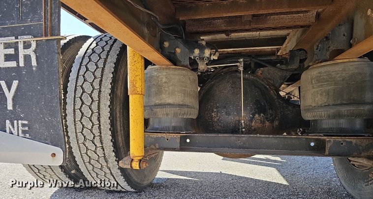 image for item DO4227 1999 International 8100  flatbed truck