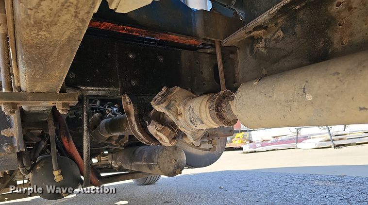 image for item DO4227 1999 International 8100  flatbed truck