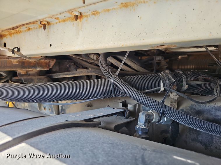 image for item DO4227 1999 International 8100  flatbed truck