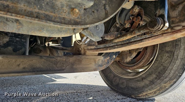 image for item DO4227 1999 International 8100  flatbed truck