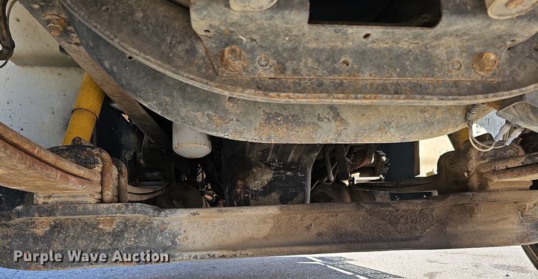 image for item DO4227 1999 International 8100  flatbed truck