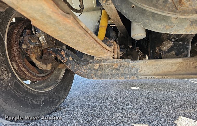 image for item DO4227 1999 International 8100  flatbed truck