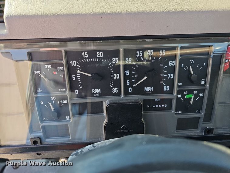 image for item DO4227 1999 International 8100  flatbed truck