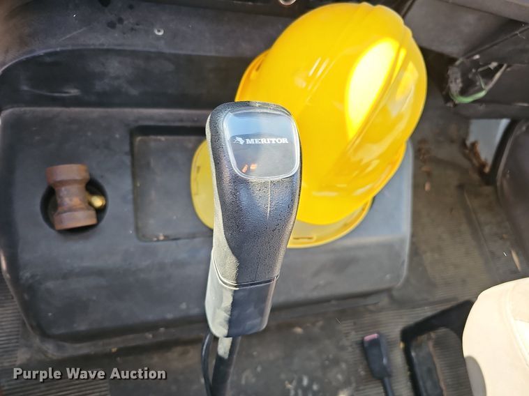 image for item DO4227 1999 International 8100  flatbed truck