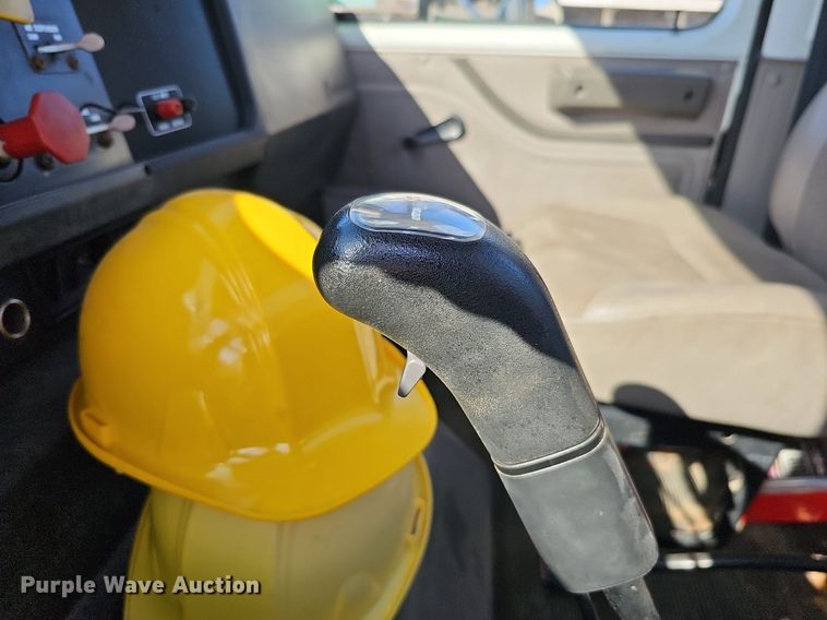 image for item DO4227 1999 International 8100  flatbed truck