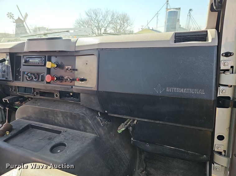 image for item DO4227 1999 International 8100  flatbed truck