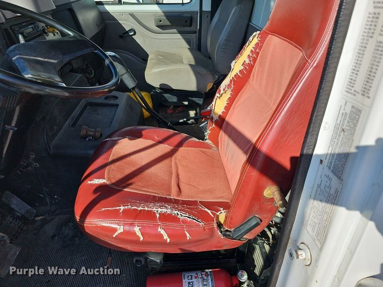 image for item DO4227 1999 International 8100  flatbed truck