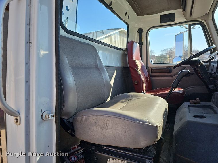 image for item DO4227 1999 International 8100  flatbed truck