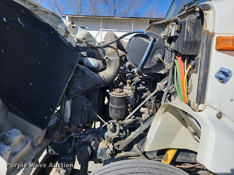 image for item DO4227 1999 International 8100  flatbed truck