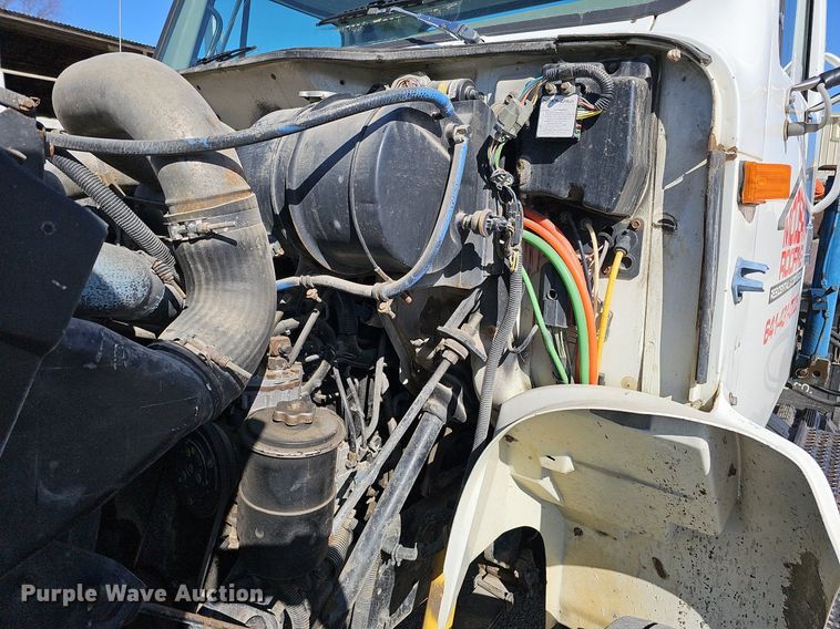 image for item DO4227 1999 International 8100  flatbed truck