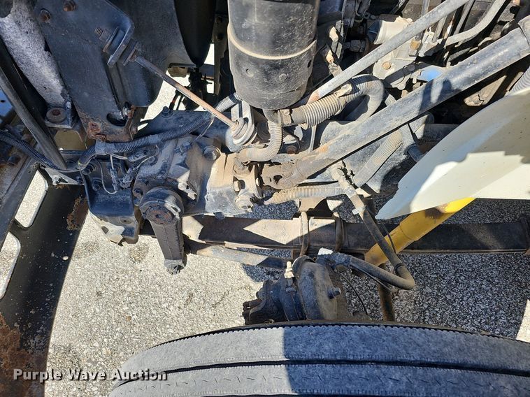 image for item DO4227 1999 International 8100  flatbed truck