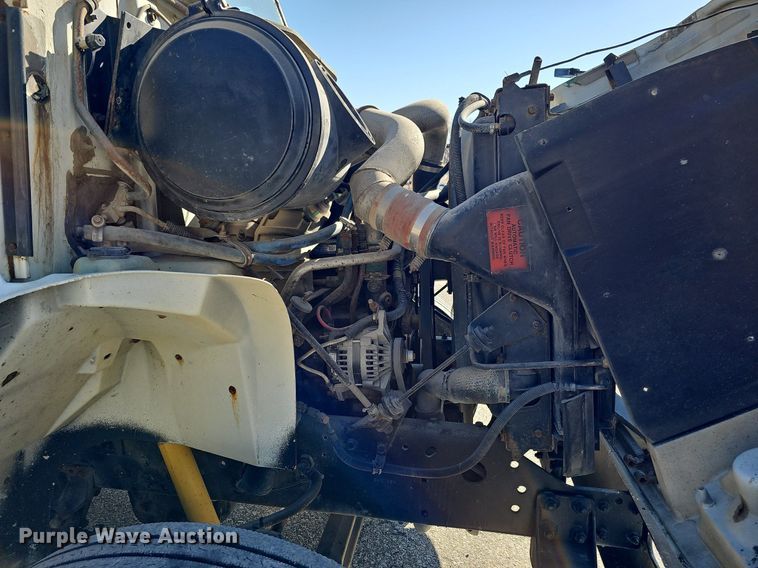 image for item DO4227 1999 International 8100  flatbed truck