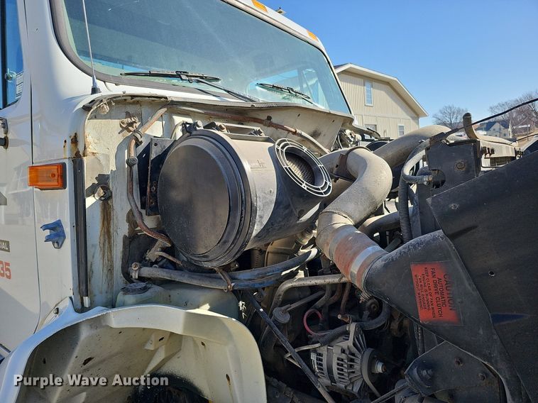 image for item DO4227 1999 International 8100  flatbed truck