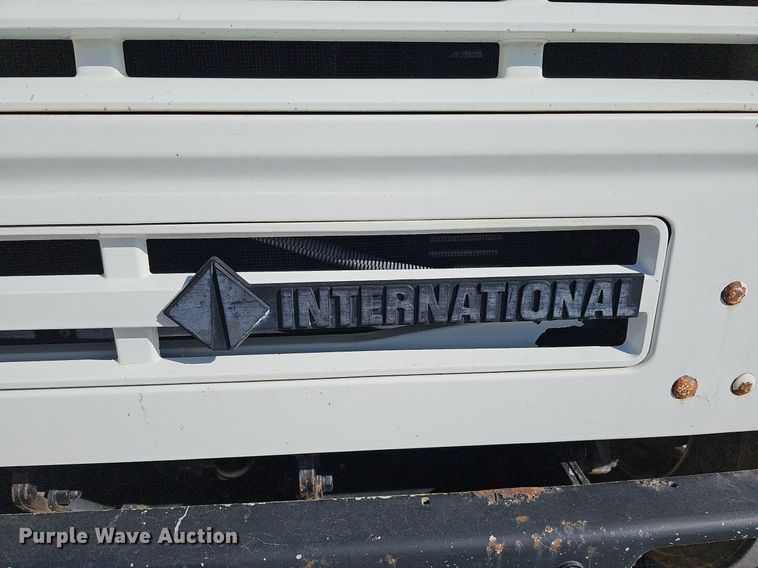 image for item DO4227 1999 International 8100  flatbed truck