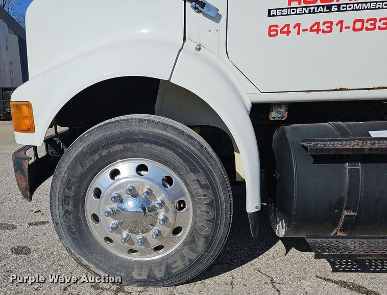 image for item DO4227 1999 International 8100  flatbed truck