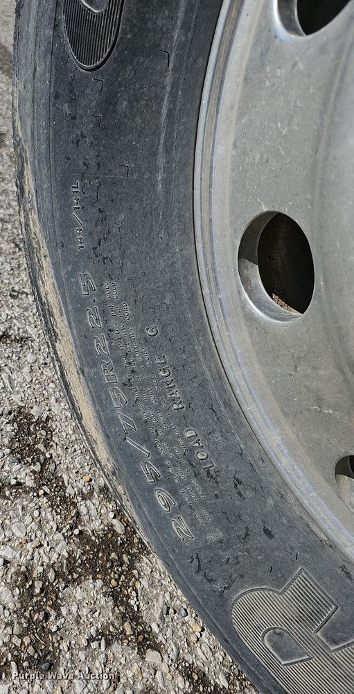 image for item DO4227 1999 International 8100  flatbed truck