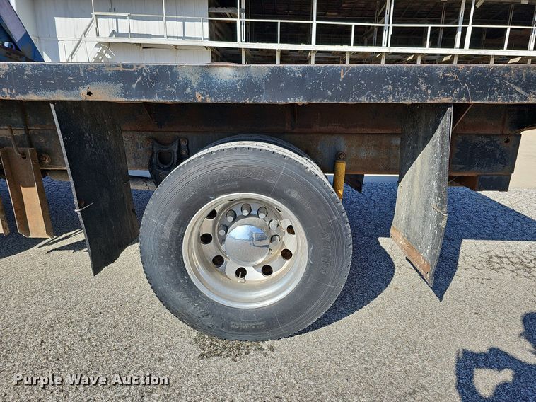 image for item DO4227 1999 International 8100  flatbed truck