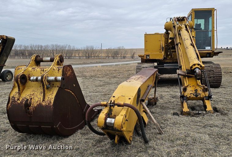 image for item DO4240 1979 Caterpillar 235  excavator