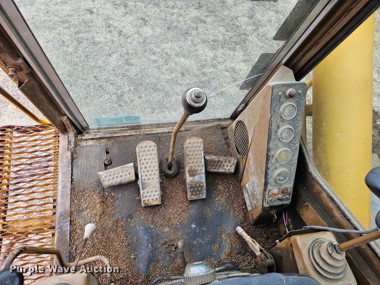 image for item DO4240 1979 Caterpillar 235  excavator