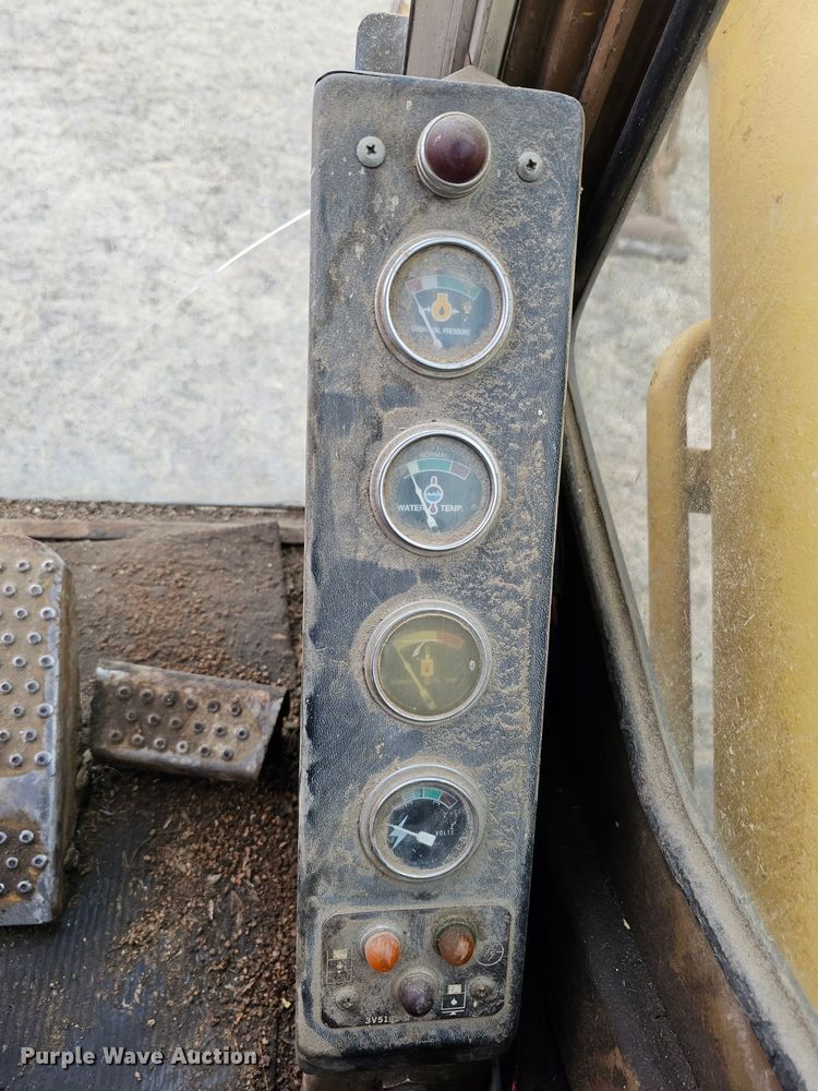 image for item DO4240 1979 Caterpillar 235  excavator