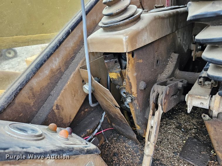 image for item DO4240 1979 Caterpillar 235  excavator