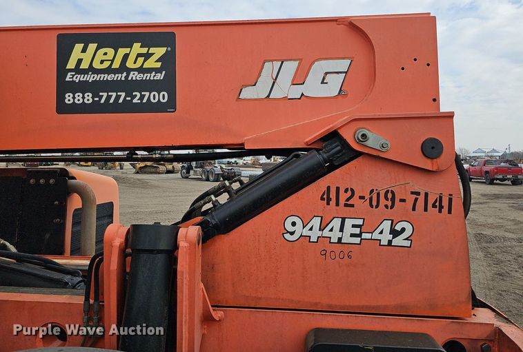 image for item DO4244 2007 Lull 944E-42  telehandler