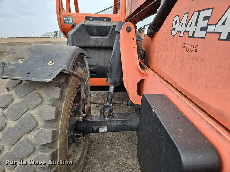 image for item DO4244 2007 Lull 944E-42  telehandler