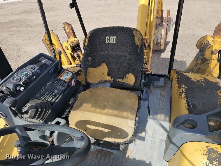 image for item DO4246 1999 Caterpillar 416C  backhoe