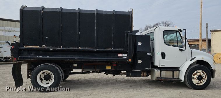 image for item DO4272 2006 Freightliner Business Class M2  chipper truck
