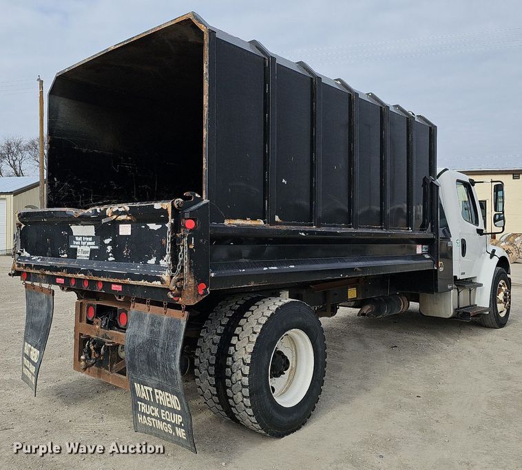 image for item DO4272 2006 Freightliner Business Class M2  chipper truck