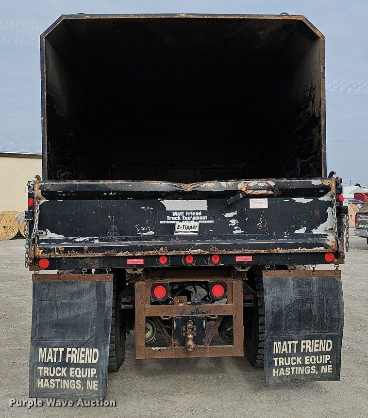 image for item DO4272 2006 Freightliner Business Class M2  chipper truck