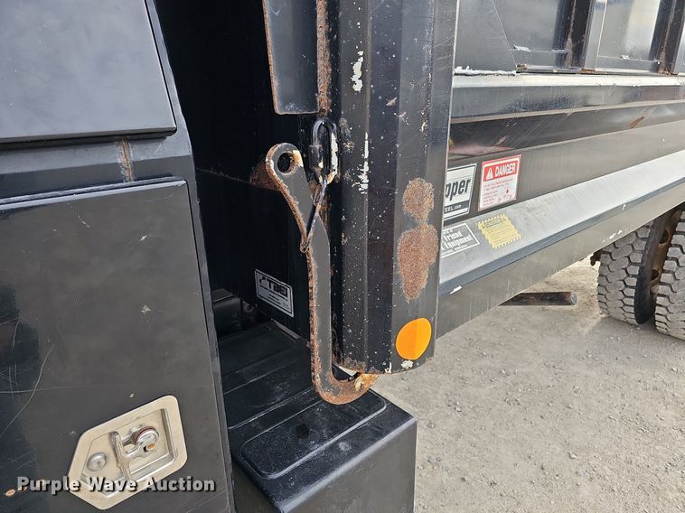 image for item DO4272 2006 Freightliner Business Class M2  chipper truck