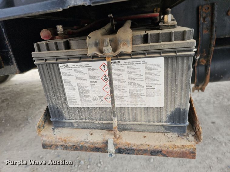 image for item DO4272 2006 Freightliner Business Class M2  chipper truck