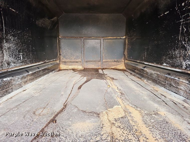 image for item DO4272 2006 Freightliner Business Class M2  chipper truck