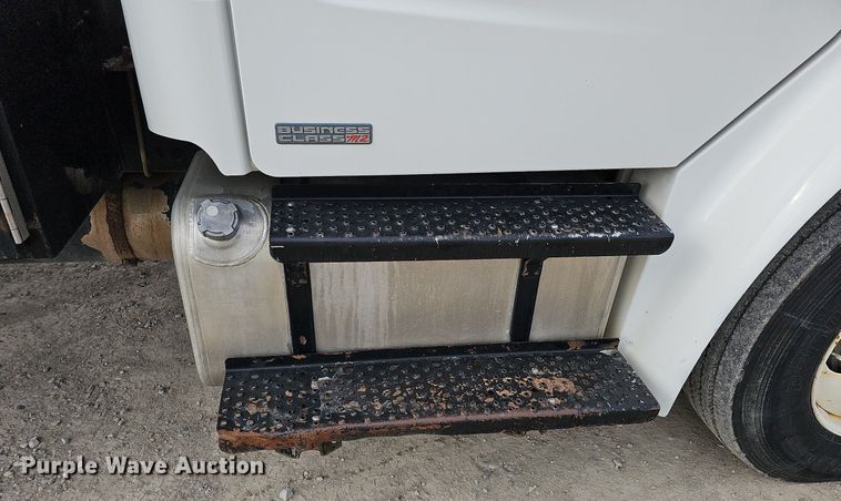 image for item DO4272 2006 Freightliner Business Class M2  chipper truck