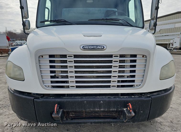 image for item DO4272 2006 Freightliner Business Class M2  chipper truck
