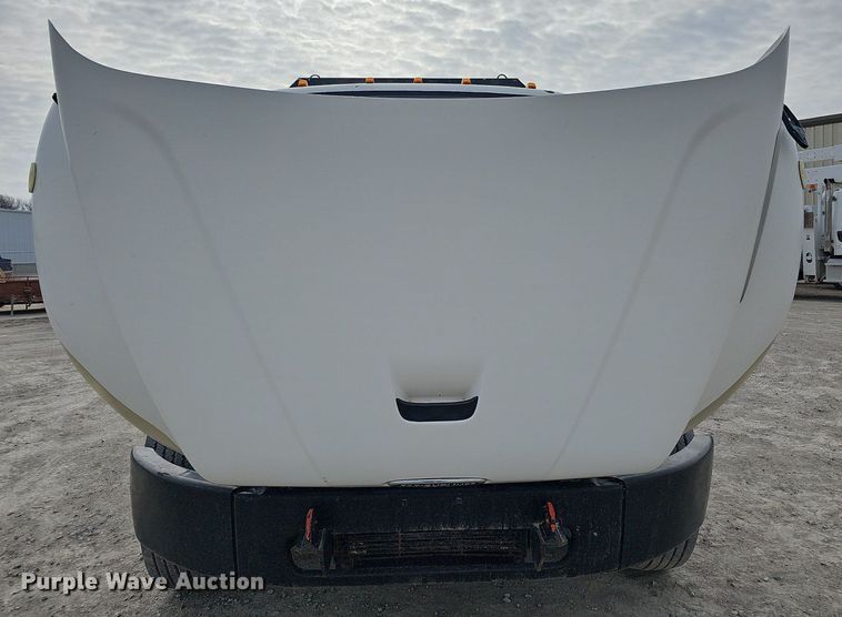 image for item DO4272 2006 Freightliner Business Class M2  chipper truck